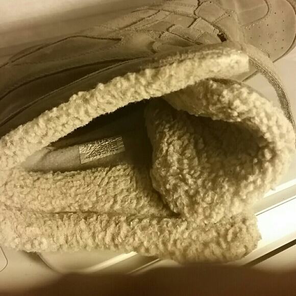 Sketchers Gray Faux Fur Lined Boot. 11M - Picture 5 of 6